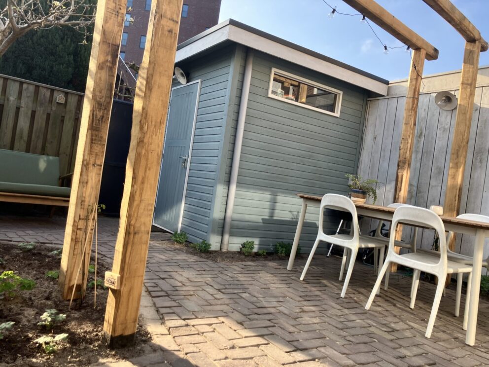 Pergola gemaakt van kastanje balk rustiek op maat gezaagd met de afmetingen 12x12x350 en 12x12x530 cm