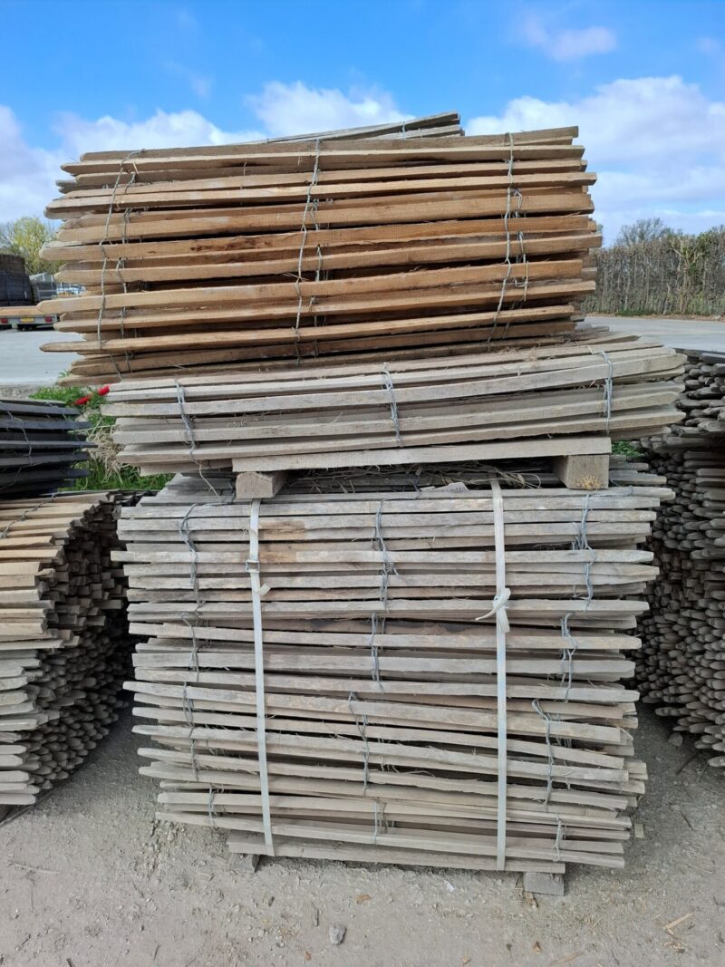 Robinia schapenhekwerk 120 cm hoog latafst. 8 cm 10 meter per rol - 13 stuks - prijs per stuk