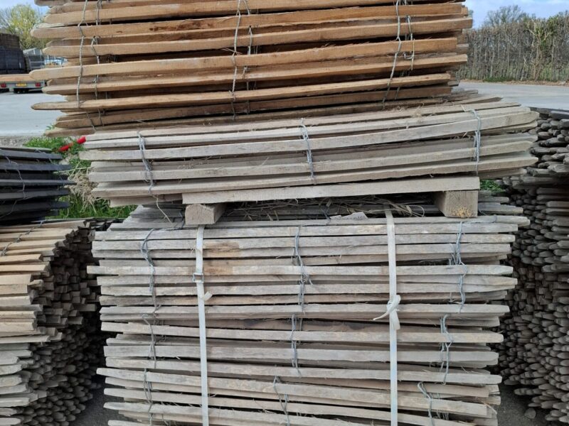 Robinia schapenhekwerk 120 cm hoog latafst. 8 cm 10 meter per rol - 13 stuks - prijs per stuk