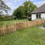 Frans schapenhek kastanje 80 hoog, latafstand 2 cm 2 x5m rol en Kastanje paal 175 cm lang, diameter 13-16 cm, gepunt