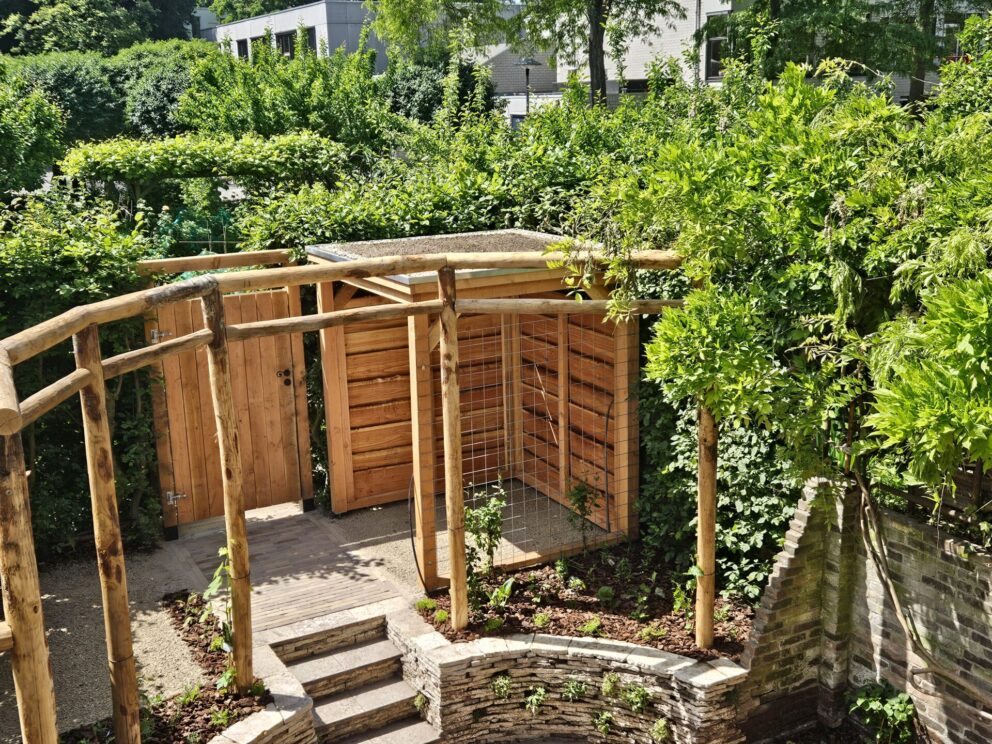 Pergola gemaakt van kastanje paal diameter 7/9 cm en lengte 350 cm met kastanje paal diameter 10/12 cm met lengtes 300, 350 en 400 cm
