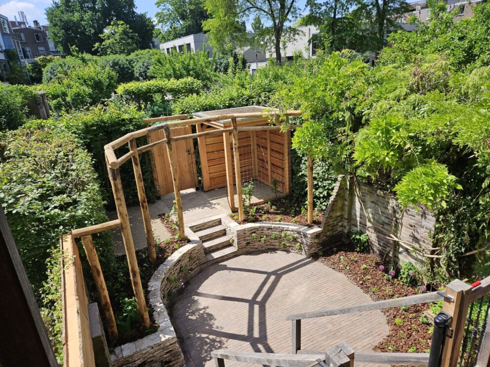Pergola gemaakt van kastanje paal diameter 7/9 cm en lengte 350 cm met kastanje paal diameter 10/12 cm met lengtes 300, 350 en 400 cm