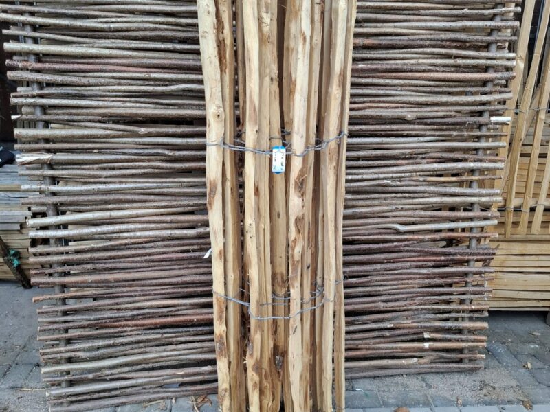 nr 246 schapenhek kastanje - 175 cm hoog - latafstand 10 cm - reststuk 400 cm