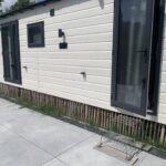 Frans schapenhek 50 cm hoog, latafstand 2 cm onder een stacaranvan