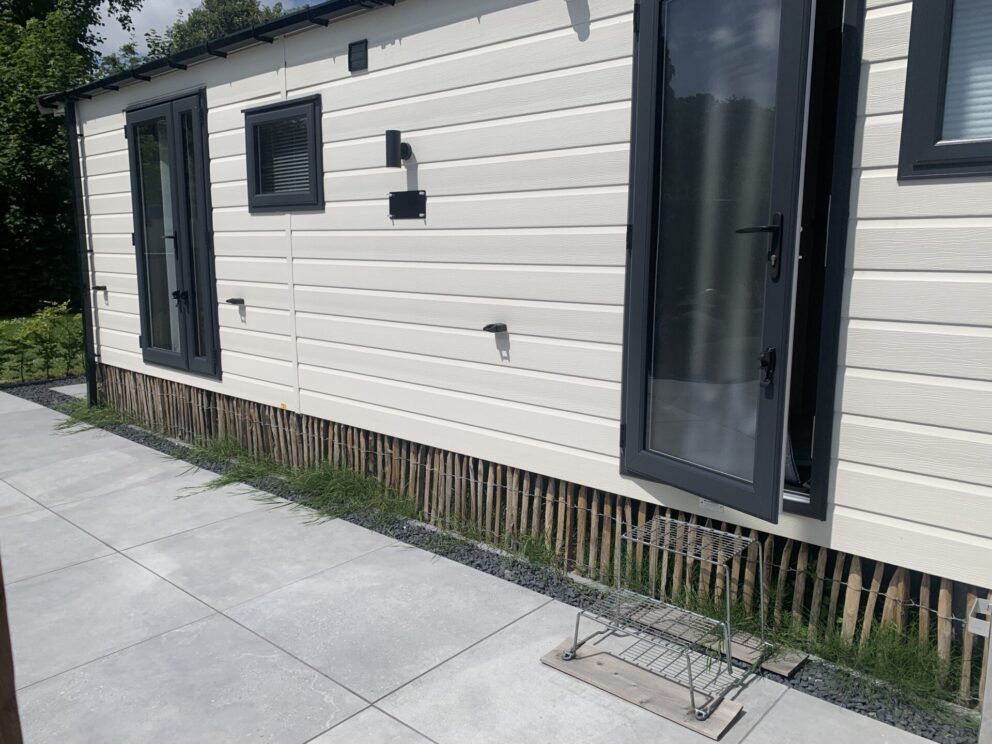 Frans schapenhek 50 cm hoog, latafstand 2 cm onder een stacaranvan