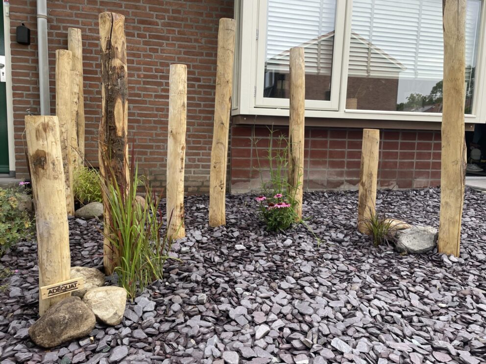 Creatieve palen installatie voor de sier in de voortuin van kastanje palen 120, 150/160, 175 en 200 cm lang, diameter 10/12 cm