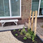 Robinia plen 160 en 180 cm lang, diameter 8/10 cm in de voortuin als creatieve toevoeging