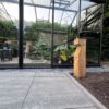 Houten padverlichting Bella kastanje vierkant rustiek in tuin bij een kas