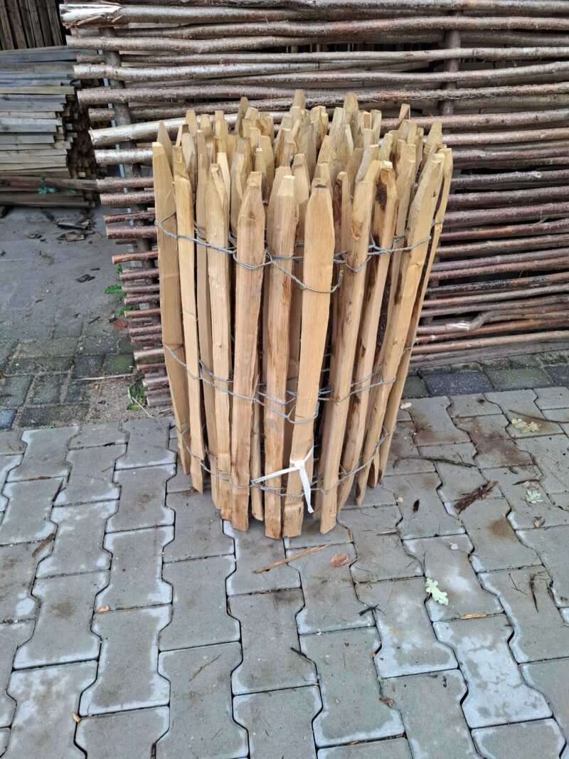nr 250 kastanje schapenhek 80 cm hoog, latafstand 6 cm - reststuk 10 meter - drie latjes stuk
