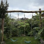 Robinia paal 350 cm lang, diameter 12-14 cm, geschild en ongepunt. Schommel in jungle tuin