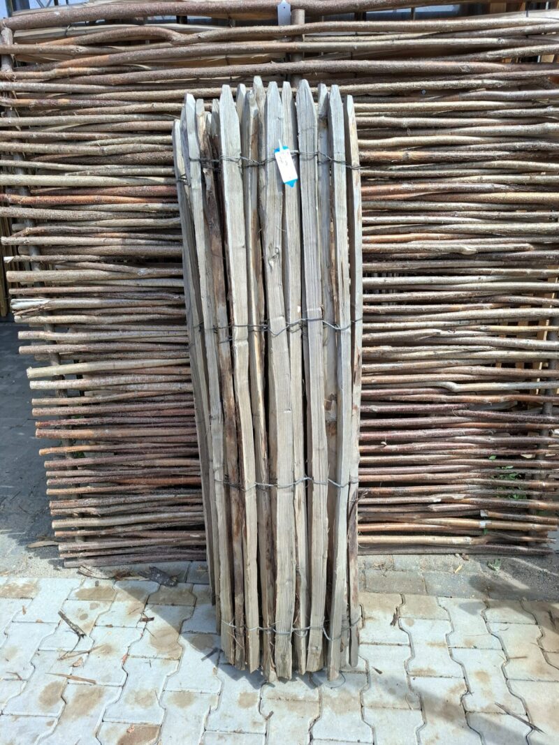 nr 101 kastanje schapenhekwerk - 150 cm hoog - latafstand 6 cm - reststuk 5 meter
