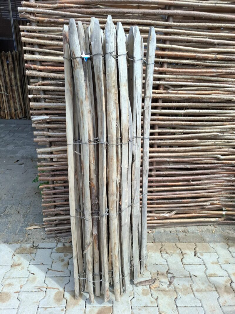 nr 102 schapenhek kastanje 150 cm hoog - latafstand 6 cm - reststuk 5 meter