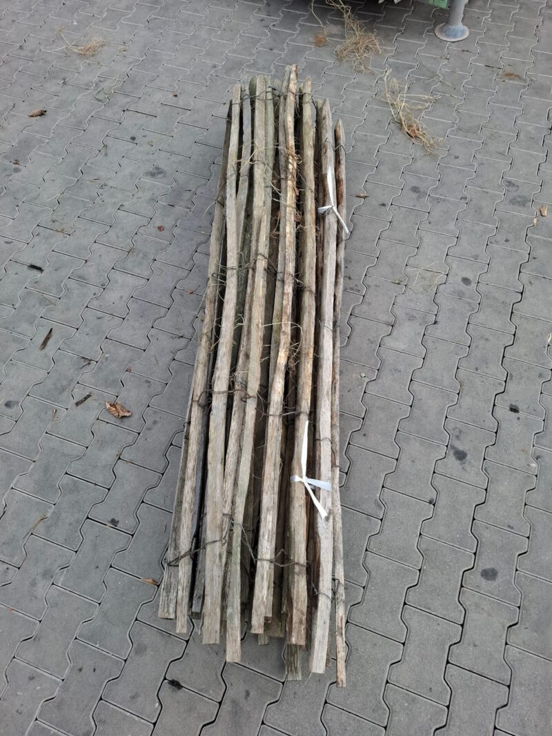 nr 104 kastanje schapenhek - 200 cm hoog - latafstand 8 cm - reststuk 450 cm - twee latjes stuk