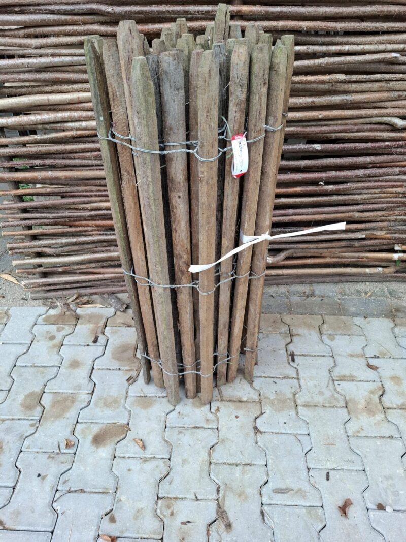 nr 117 robinia schapenhekwerk - 100 cm hoog - latafstand 8 cm - reststuk 440 cm