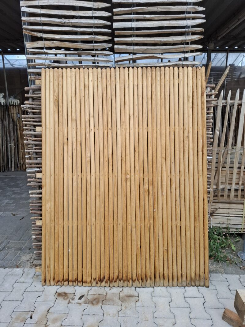 nr 134 kastanje scherm 200 cm hoog - 150 cm breed