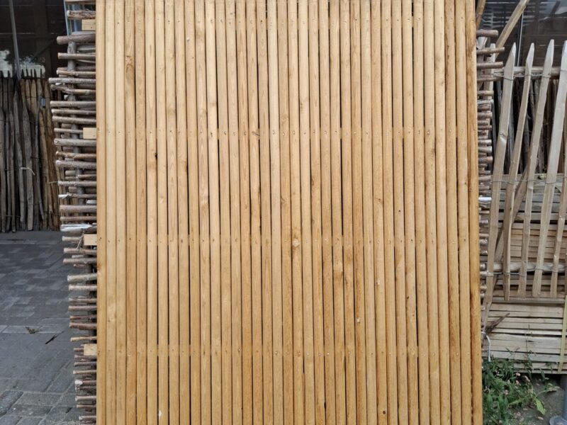 nr 134 kastanje scherm 200 cm hoog - 150 cm breed