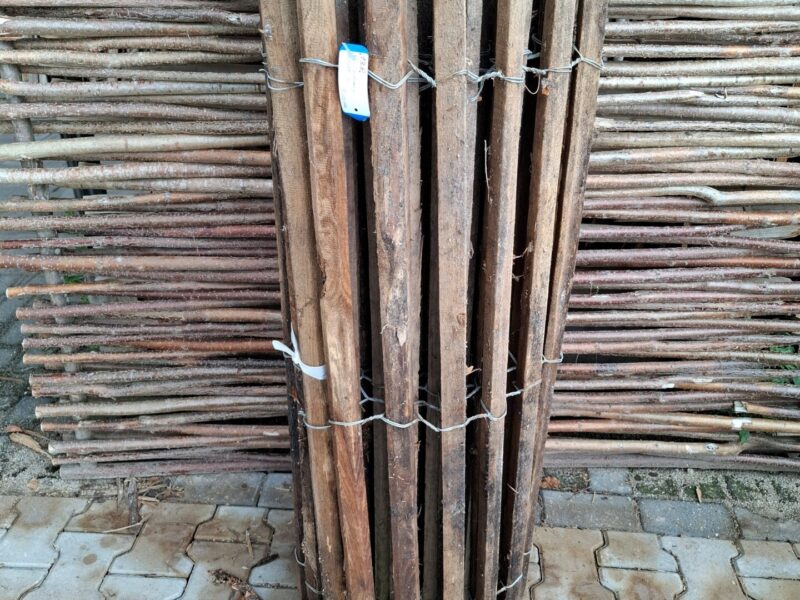 nr 138 robinia schapenhekwerk 120 cm hoog - latafstand 4 cm - reststuk 5 meter