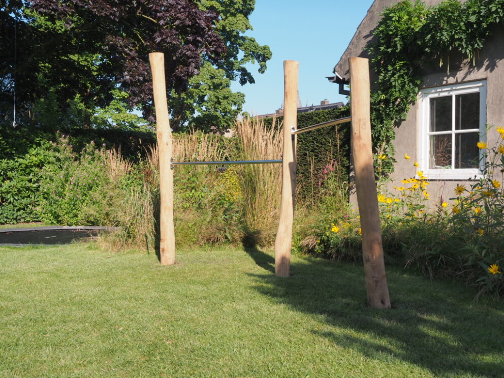 Robinia paal 300 cm lang, diameter 10-12 cm, geschuurd- Adéquat