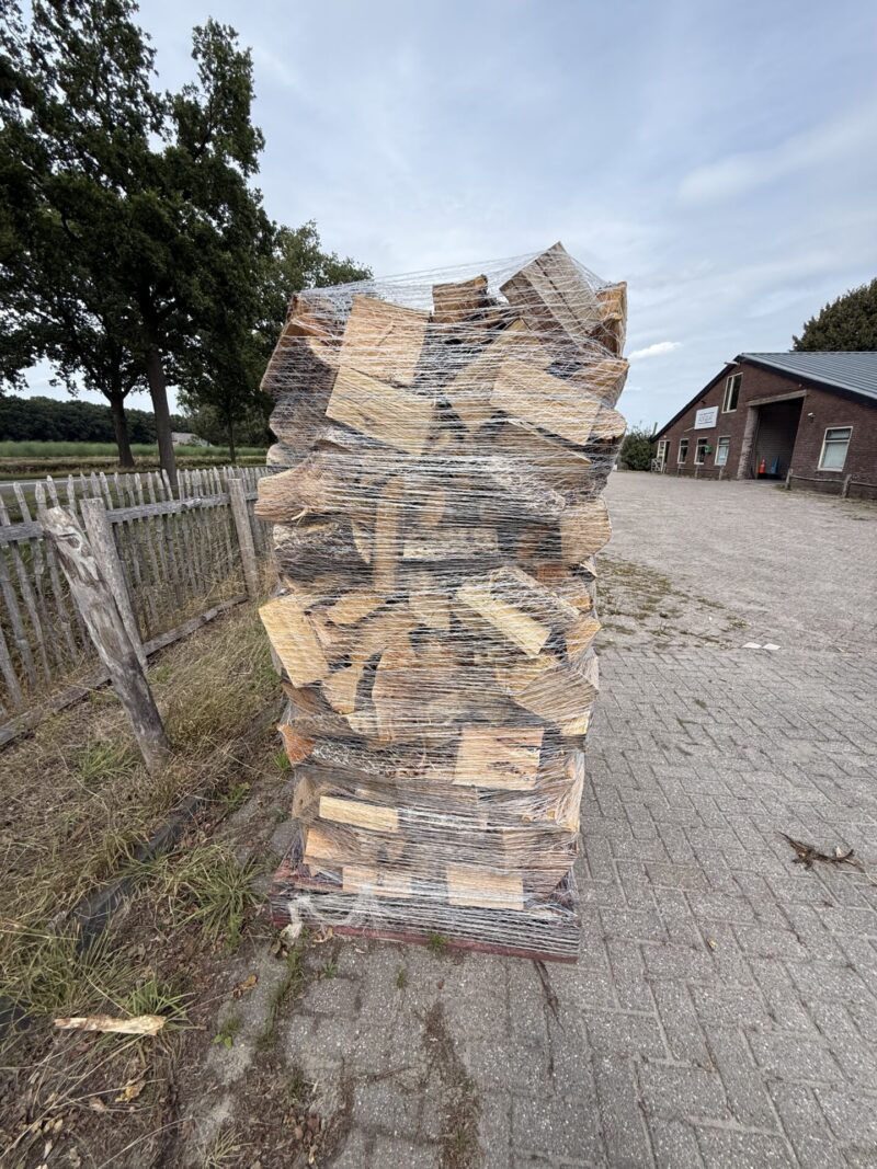 stookhout op pallet