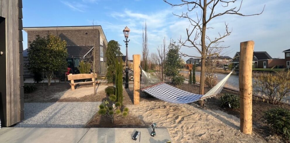 Robinia houten palen van diameter 22-24 cm voor robuste hangmat ophanging
