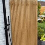 Kastanje poort op maat- kastanje deurtje gemaakt van planken van 4cm dik en licht verstelbaar scharnierwerk 175 h x 90 b voorzien van panneaux latten rechtsdraaiend
