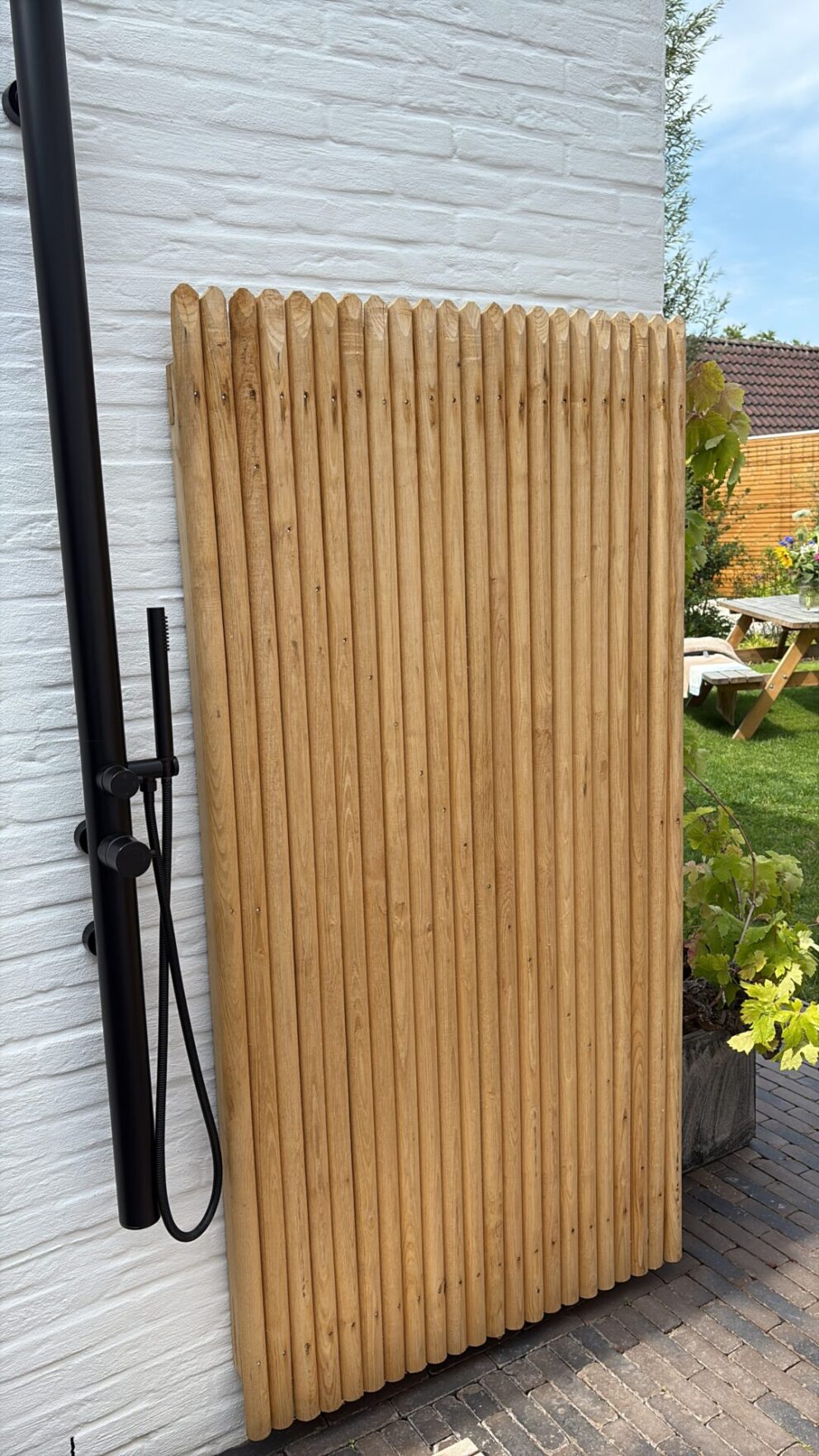 Kastanje poort op maat- kastanje deurtje gemaakt van planken van 4cm dik en licht verstelbaar scharnierwerk 175 h x 90 b voorzien van panneaux latten rechtsdraaiend