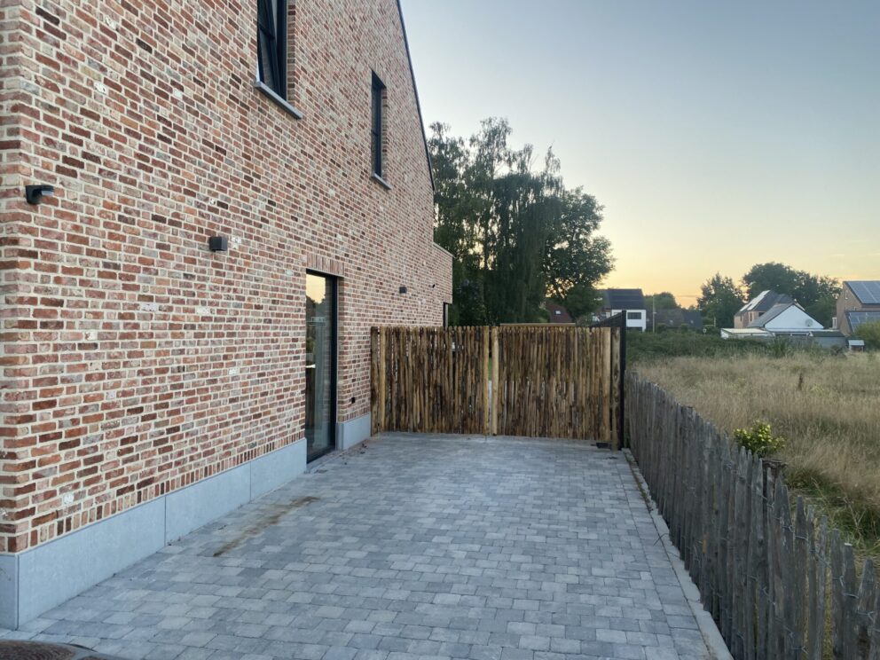 Schapenhek poort kastanje - volgens klantspecificaties 158 breed x 150 hoog, dubbele poort, latten zo dicht mogelijk op elkaar