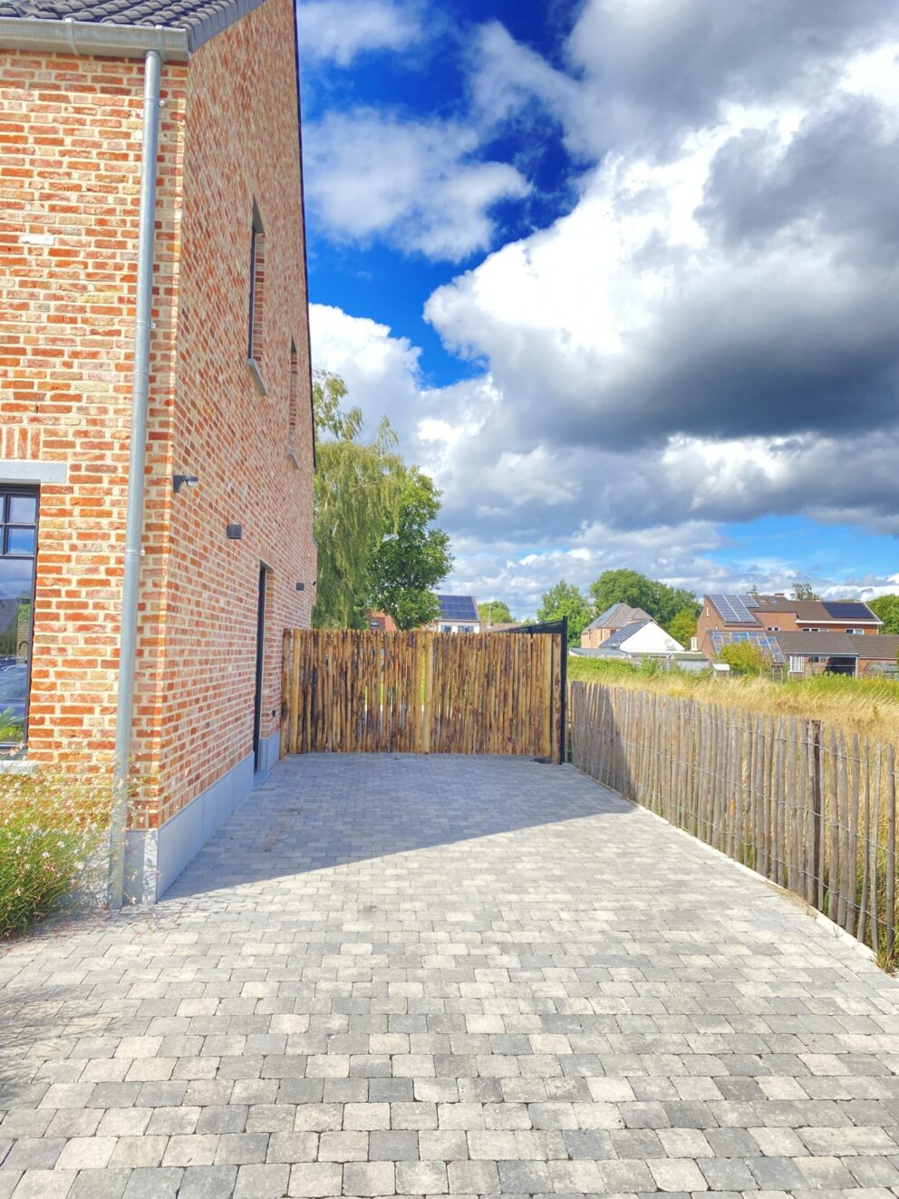 Schapenhek poort kastanje - volgens klantspecificaties 158 breed x 150 hoog, dubbele poort, latten zo dicht mogelijk op elkaar