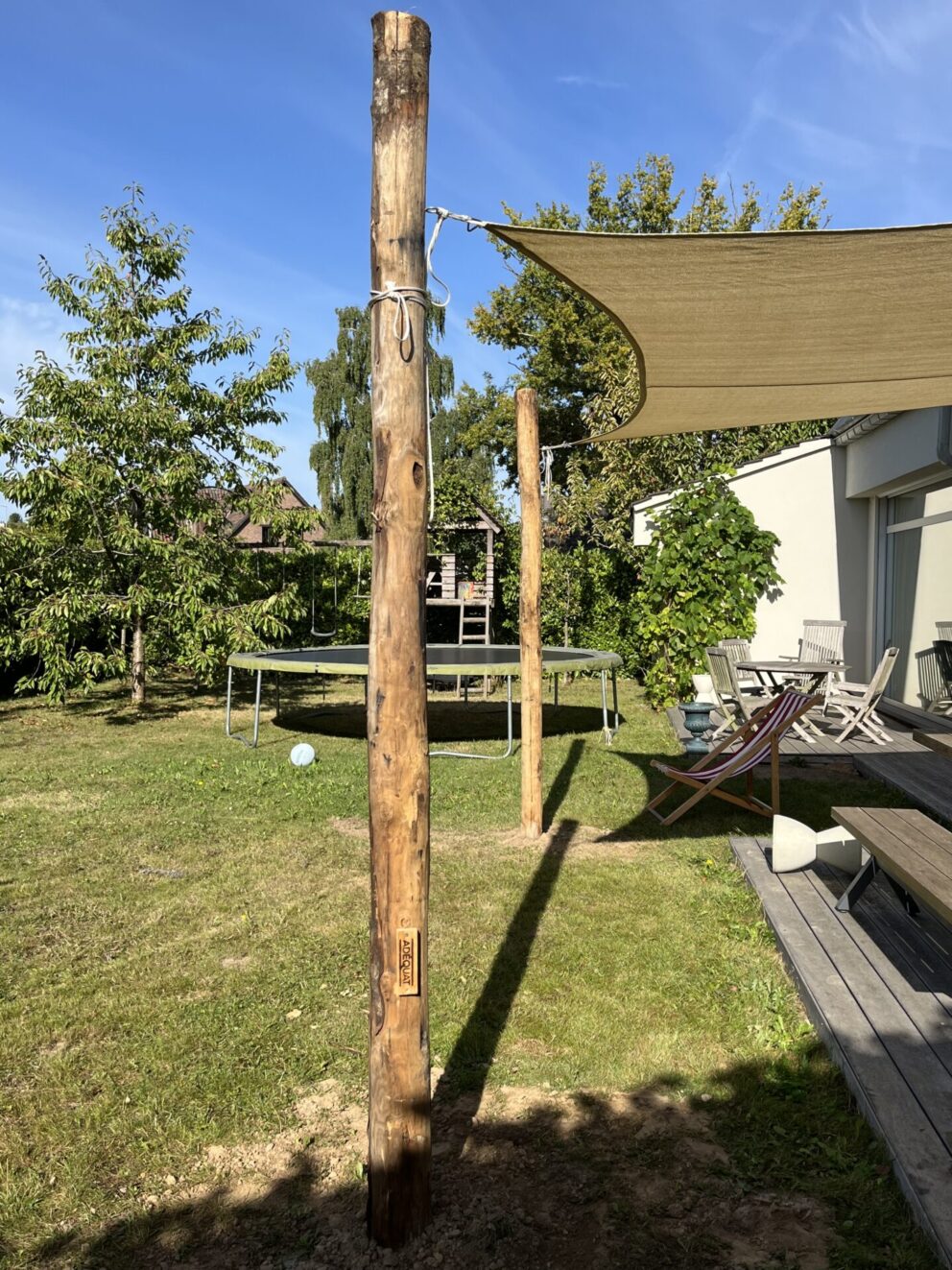 Kastanje paal 350 cm lang, diameter 13-16 cm, ongepunt, schaduwdoek