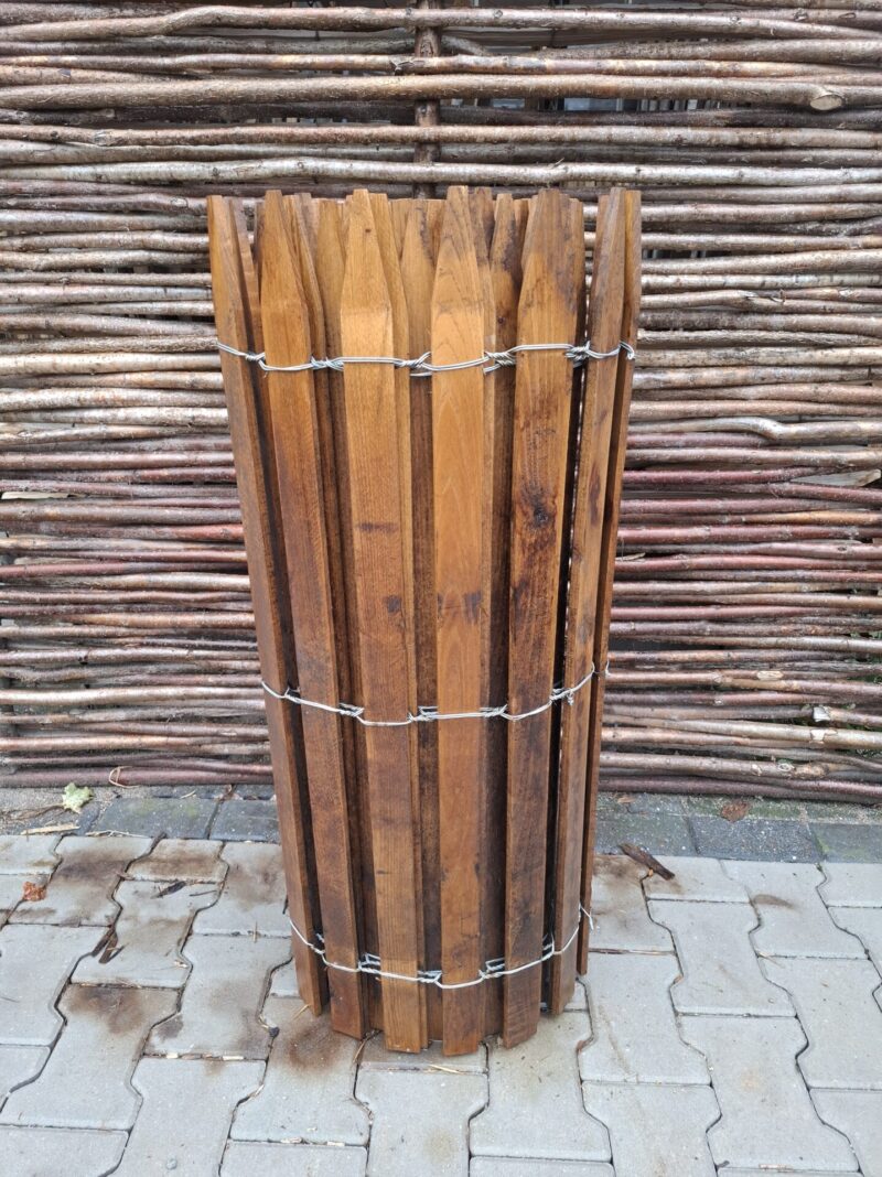 Kastanje schapenhek met platte latten - 100 cm hoog - latafstand 2 cm - 500 cm lang
