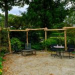 Robinia paal 350 cm lang, diameter 10-12 cm, geschild en ongepunt, robinia paal 300 cm lang, diameter 10-12 cm, geschild en gepunt, robinia paal 400 cm lang, diameter 10-12 cm, geschild en ongepunt, robinia paal 250 cm lang, diameter 10-12 cm lang, geschild en gepunt, pergola