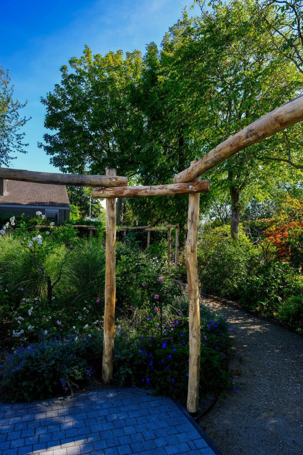Robinia paal 350 cm lang, diameter 10-12 cm, geschild en ongepunt, robinia paal 300 cm lang, diameter 10-12 cm, geschild en gepunt, robinia paal 400 cm lang, diameter 10-12 cm, geschild en ongepunt, robinia paal 250 cm lang, diameter 10-12 cm lang, geschild en gepunt, pergola