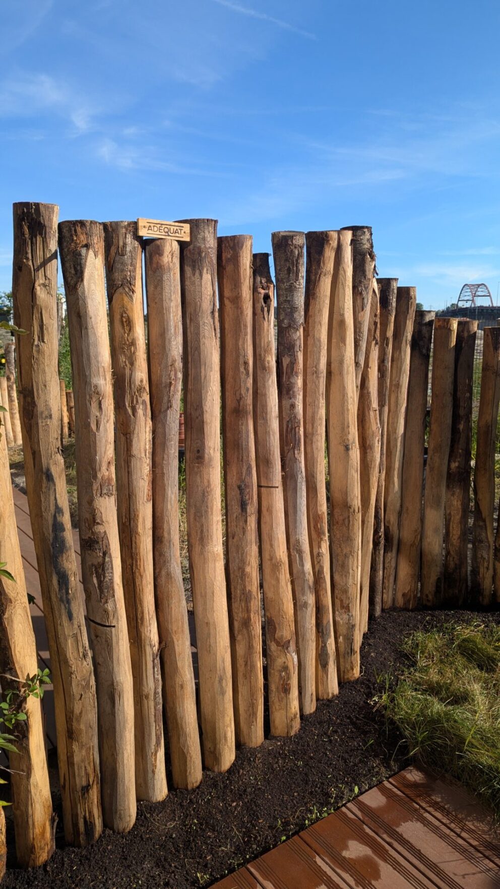 Kastanje paal 250 cm lang, diameter 10-12 cm, gepunt, kastanje paal 175 cm lang, diameter 10-12 cm, gepunt, kastanje paal 150/160 cm lang, diameter 10-12 cm, gepunt, kastanje paal 120 cm lang, diameter 10-12 cm, gepunt, kastanje paal200 cm lang, diameter 10-12 cm lang, gepunt, kastanje paal 250 cm lang, diameter 13-16 cm-ongepunt
