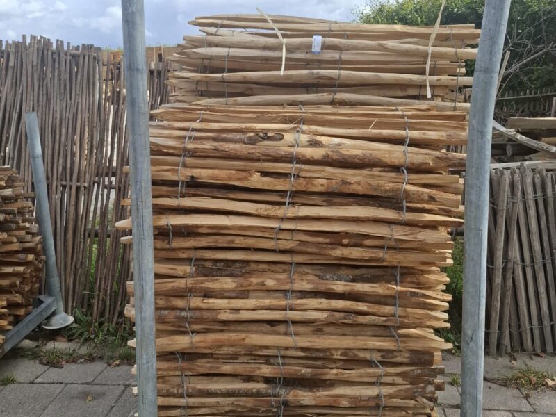 Schapenhekwerk kastanje - hoogte varieert van 95 cm tot 105 cm - latafstand 4 cm - 1000 cm lang
