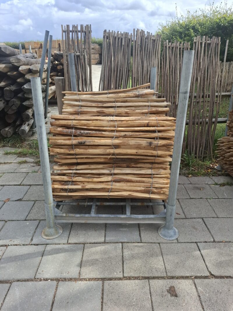Schapenhekwerk kastanje - hoogte varieert van 95 tot 105 cm - latafstand 4 cm - 500 cm lang