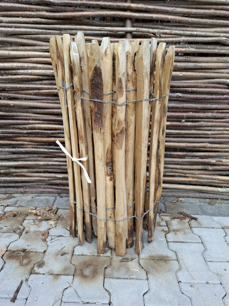 nr 154 schapenhekwerk kastanje - 80 cm hoog - latafstand 2 cm - 420 cm lang - 1 latje stuk