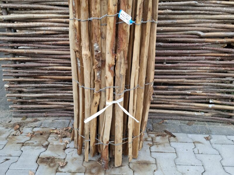 nr 156 schapenhekwerk kastanje - 100 cm hoog - latafstand 4 cm - 500 cm lang - 1 latje stuk