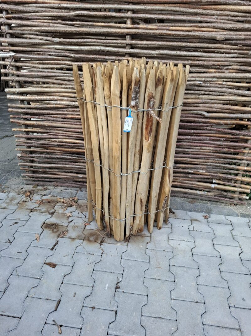 nr 157 schapenhekwerk kastanje - 100 cm hoog - latafstand 4 cm - 500 cm lang