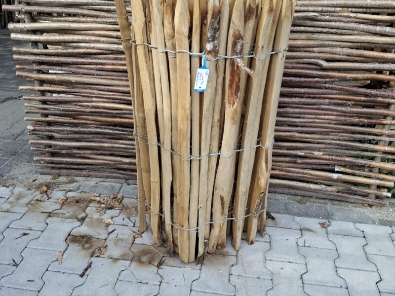 nr 157 schapenhekwerk kastanje - 100 cm hoog - latafstand 4 cm - 500 cm lang