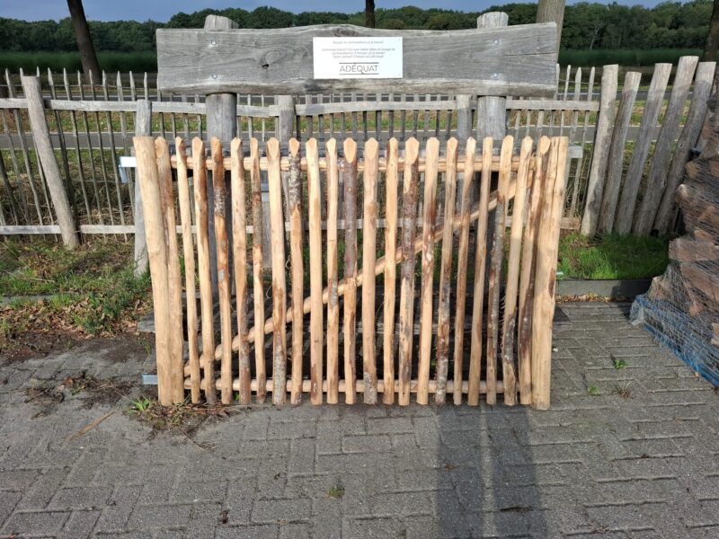 nr 30 schapenhek poort 180 cm breed x 120 cm hoog - linksdraaiend met grondpen
