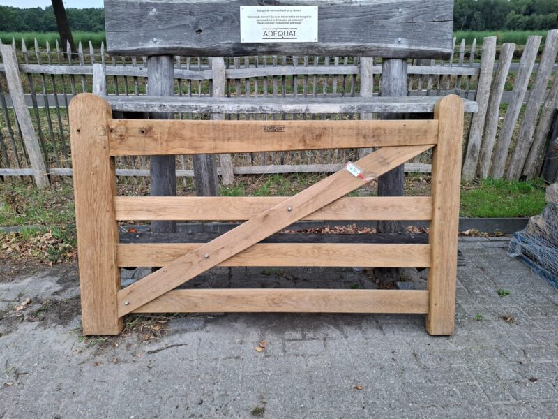 nr 58 Nederlandse poort eikenhout 190 br x 120 h cm. Linksdraaiend.