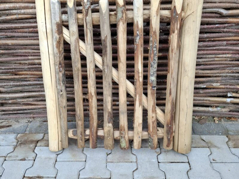 nr 83 schapenhek poort kastanje - 80 cm breed x 80 cm hoog - zonder hang en sluitwerk