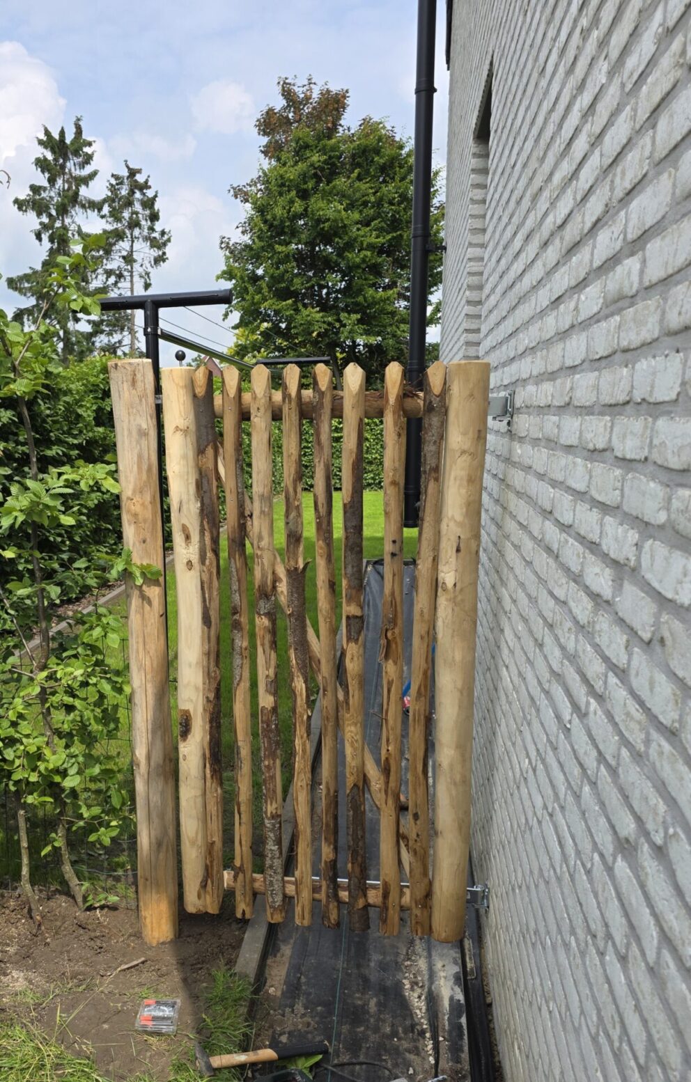 Schapenhek poort kastanje enkel, 80 cm breed x 150 cm hoog, rechtsdraaiend