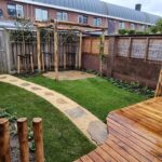 Robinia plank 4 zijdig gezaagd, geschuurd 2,5 x 12 x 250 centimeter, robinia paal 350 centimeter lang, diameter 10/12 centimeter, geschild, ongepunt en kastanje balk rustiek bezaagd - 8 x 8 x 250 centimeter