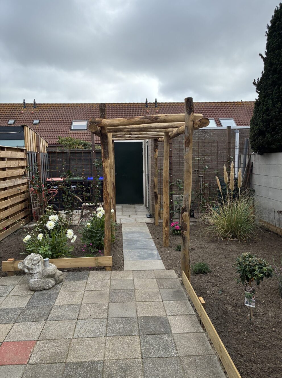 Kastanje paal 150/160 cm lang, diameter 7-9 cm, gepunt, kastanje paal 300 cm lang, diameter 7-0 cm, gepunt, kastanje paal 350 cm lang, diameter 7-9 cm, ongepunt