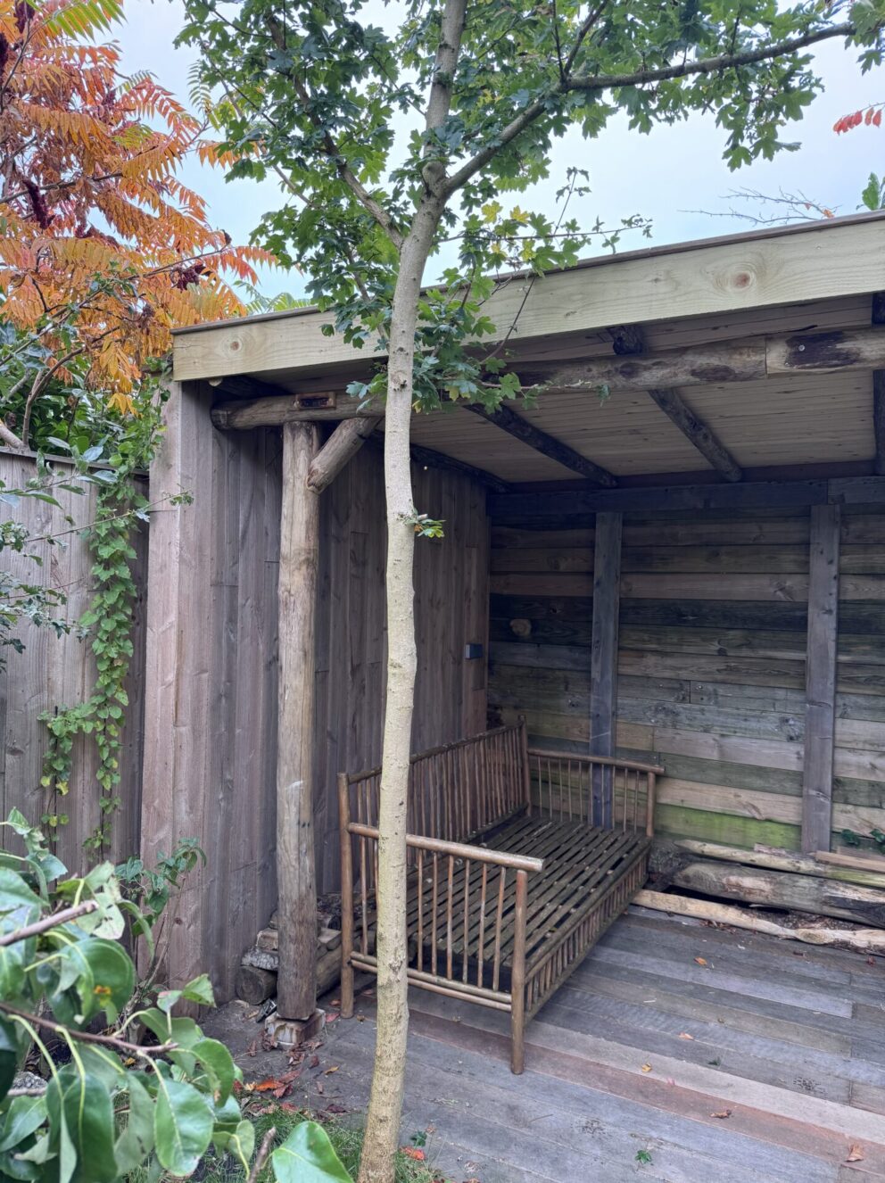 Kastanje paal 250 cm lang, diameter 10-12 cm, gepunt, kastanje paal 250 cm lang, diameter 7-9 cm, gepunt, kastanje paal 250 cm lang, diameter 13-16 cm, ongepunt