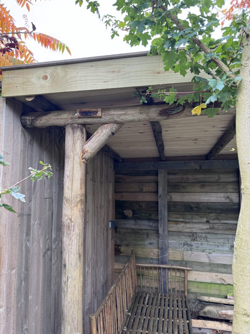 Kastanje paal 250 cm lang, diameter 10-12 cm, gepunt, kastanje paal 250 cm lang, diameter 7-9 cm, gepunt, kastanje paal 250 cm lang, diameter 13-16 cm, ongepunt