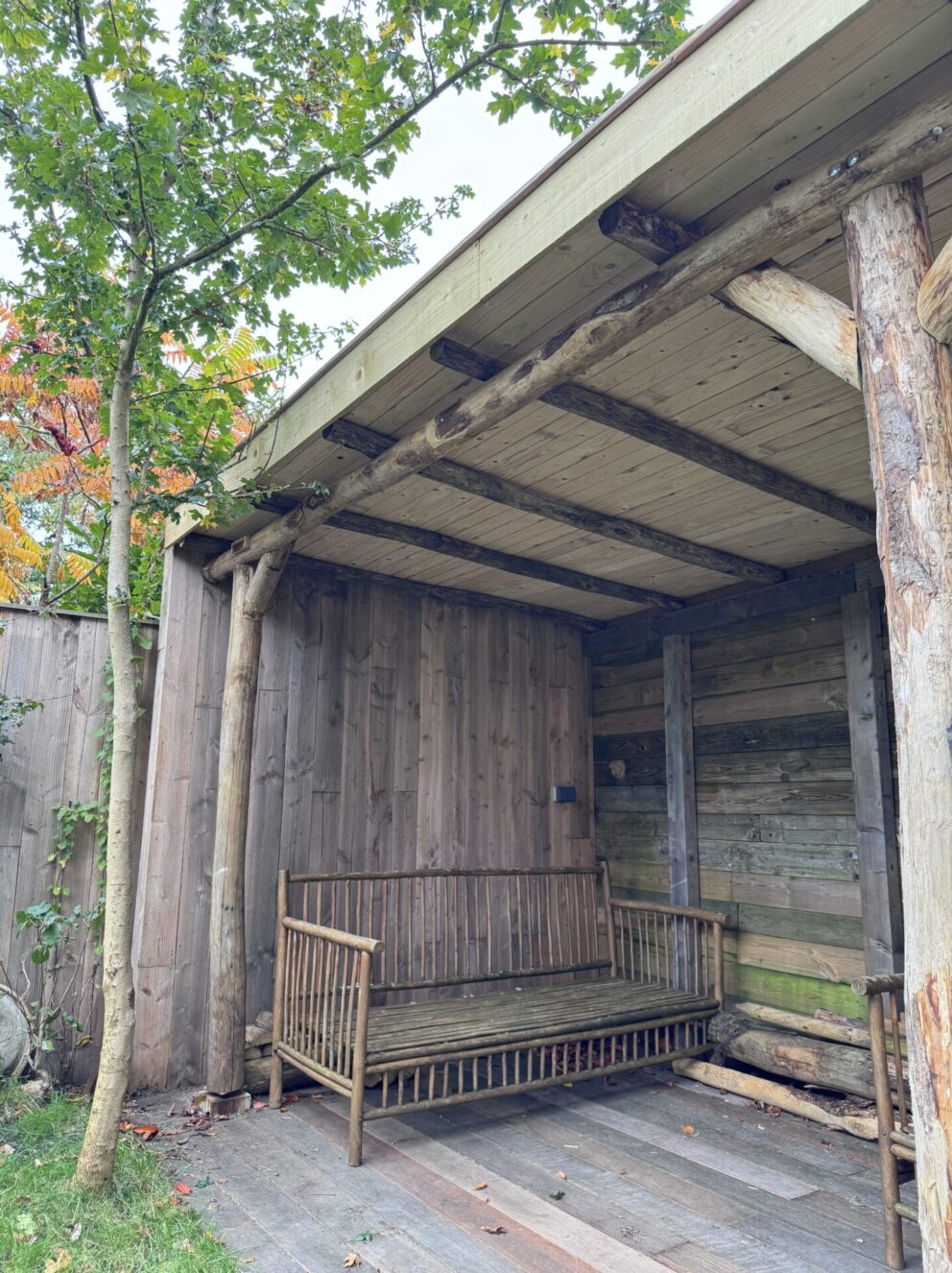 Kastanje paal 250 cm lang, diameter 10-12 cm, gepunt, kastanje paal 250 cm lang, diameter 7-9 cm, gepunt, kastanje paal 250 cm lang, diameter 13-16 cm, ongepunt