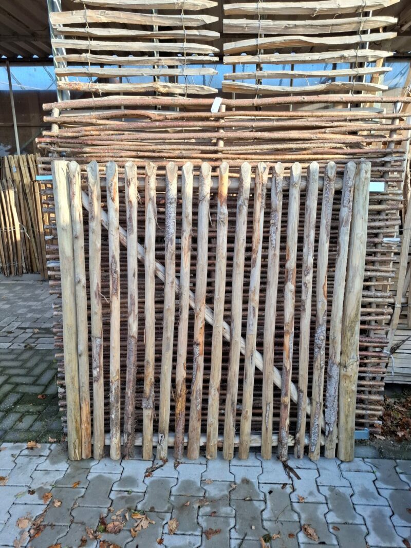nr 89 Schapenhek poort kastanjehout - 150 cm breed x 150 cm hoog - rechtsdraaiend