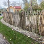 Kastanje paal 175 cm lang, diameter 7/9 cm, gepunt en Frans schapenhek kastanje 100 cm hoog, latafstand 4 cm